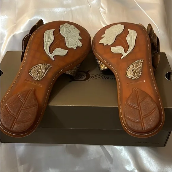 GOLD FLORAL SLIDES ! - Picture 4 of 13